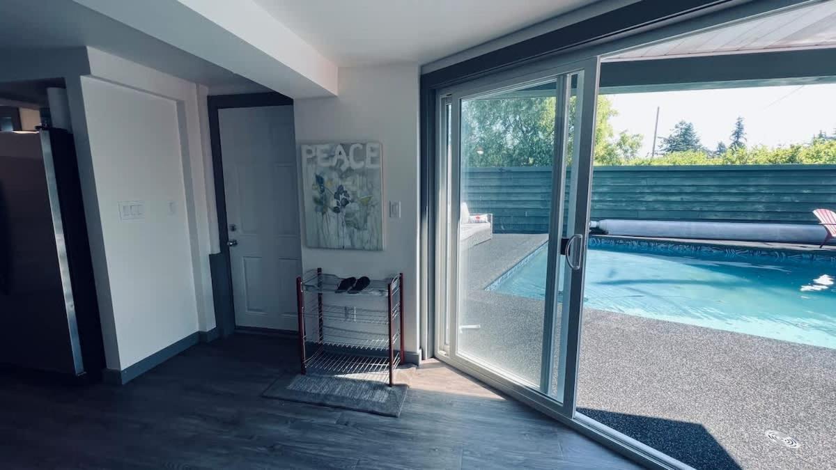 Tranquil Oasis 2 Bedroom Suite With Pool View Victoria Bagian luar foto