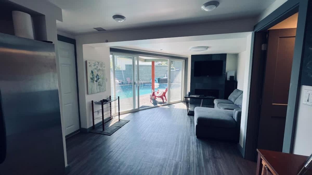 Tranquil Oasis 2 Bedroom Suite With Pool View Victoria Bagian luar foto