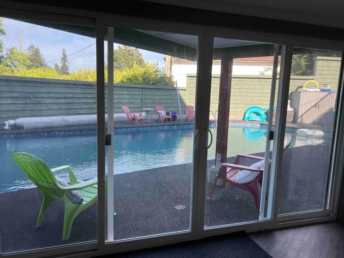 Tranquil Oasis 2 Bedroom Suite With Pool View Victoria Bagian luar foto
