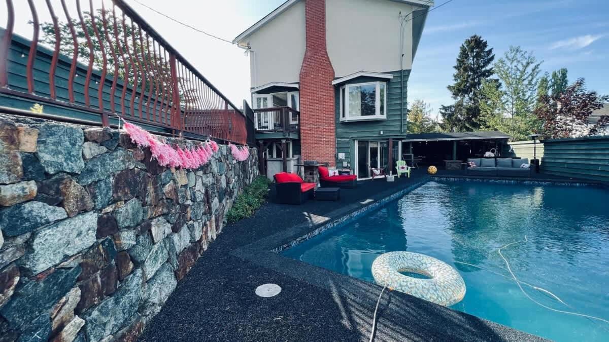 Tranquil Oasis 2 Bedroom Suite With Pool View Victoria Bagian luar foto